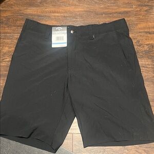 Men’s callaway shorts size 32 pearl gray color nwt